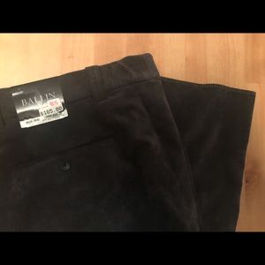 Men’s Pants will be shipping all 4 PAIRS!